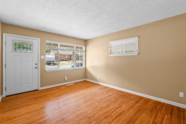 Building Photo - 6412 Chippewa Dr