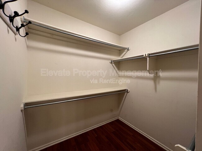 Building Photo - 1709 Del Simmons Dr