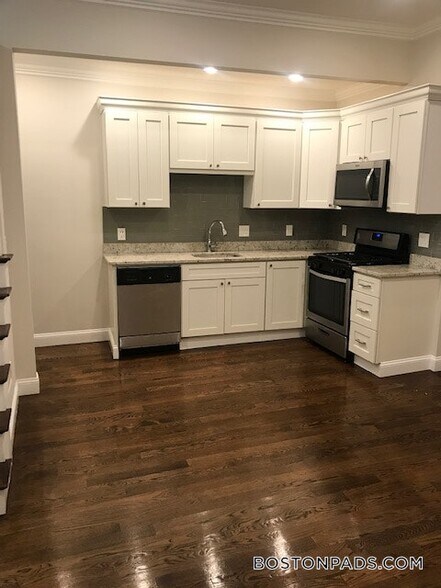 Building Photo - 19 Perrin St