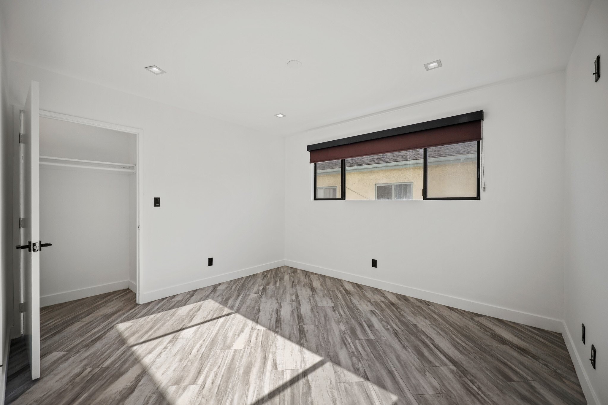 Building Photo - 955 N Oxford Ave