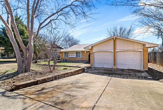 Building Photo - 1020 Mountview Dr