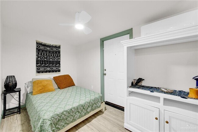 Building Photo - 19 Bell E Ave