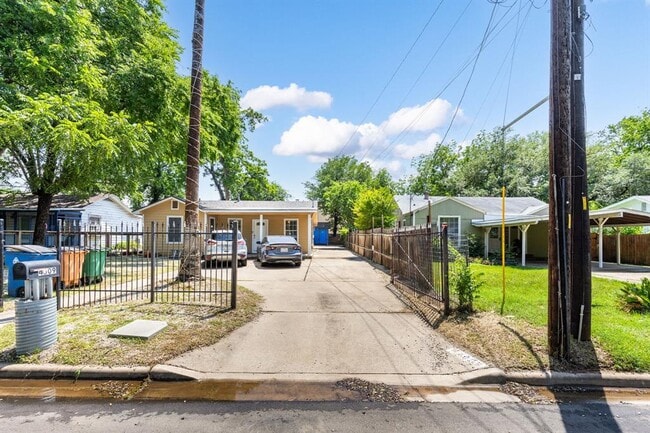 Building Photo - 4609 Gonzales St