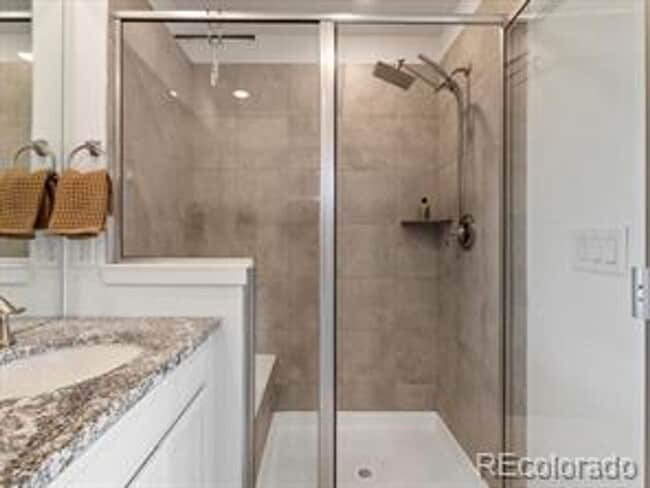 Building Photo - ***Beautiful 4 bed 3 bath nearly-new home in Erie***