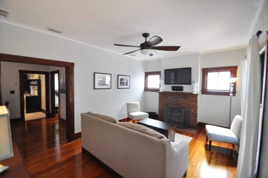 Primary Photo - 408 NE 3rd Ave