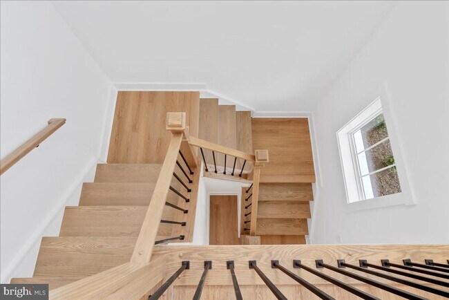 Building Photo - 807 Radcliff Ave