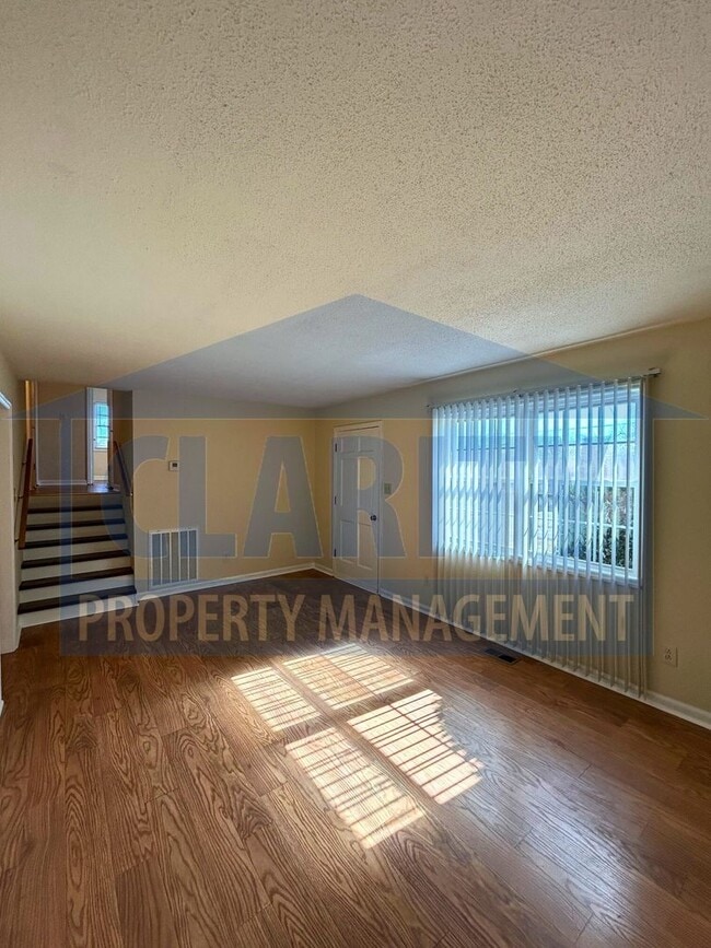 Building Photo - Three bedroom home in a quiet neighborhood!