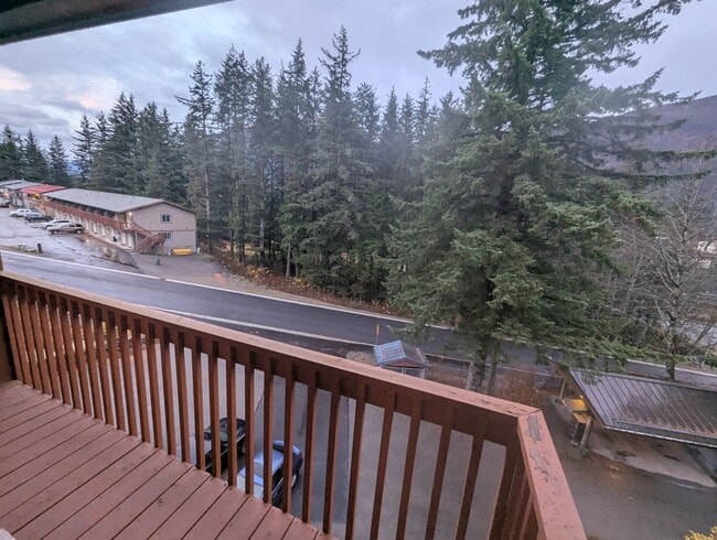 Building Photo - 2 bed/1 bath Crowhill condo on Douglas- Unfurnished