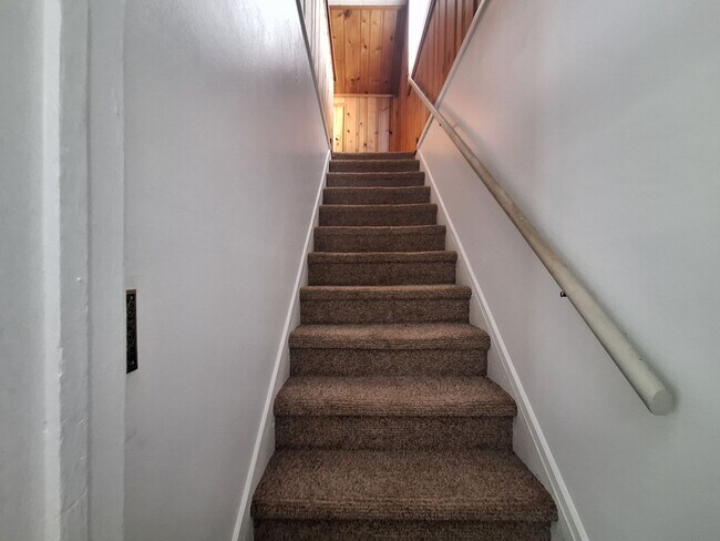 Building Photo - Charming 3 bedroom bungalow freshly updated