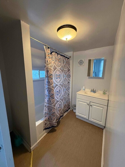 Building Photo - 148 S Van Buren Ave