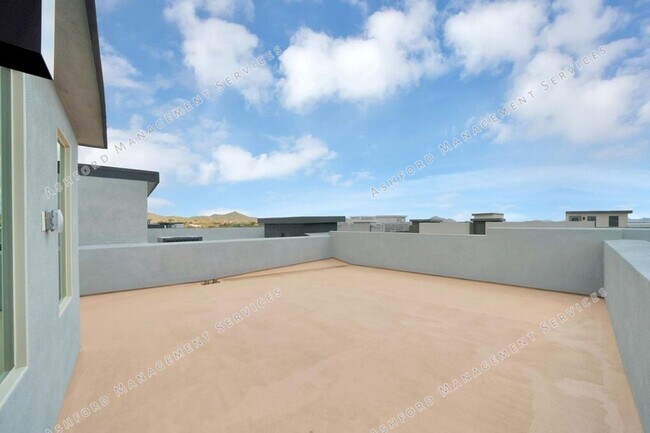 Building Photo - Luxury 3-Bedroom Townhome with Rooftop Dec...