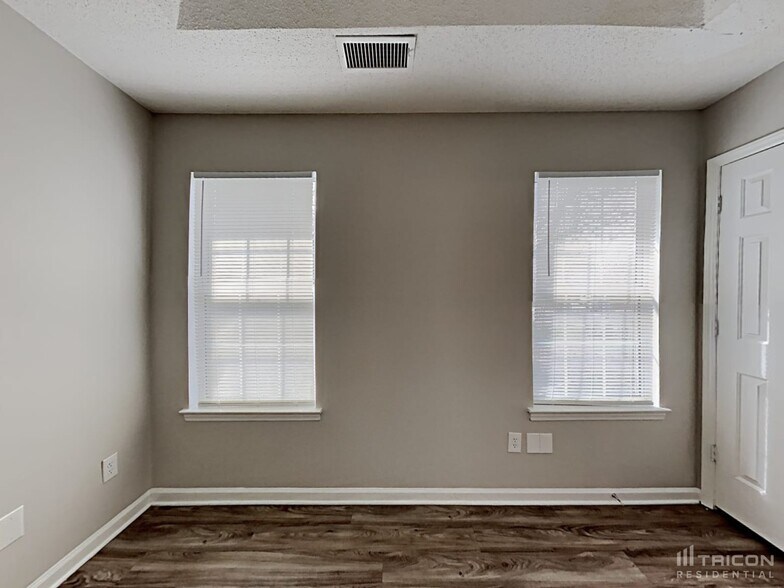 Building Photo - 6009 Brick Landing Dr