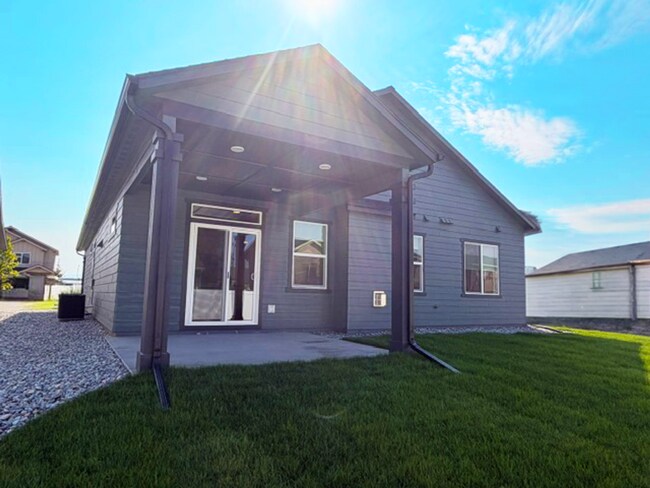 Building Photo - 421 Needlegrass Ln