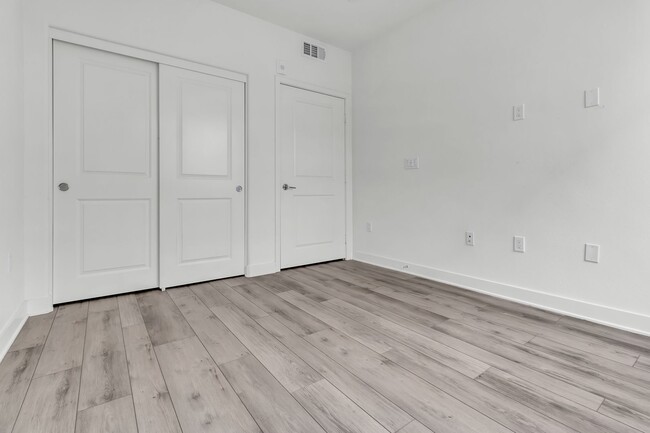 Building Photo - 1879 Union St