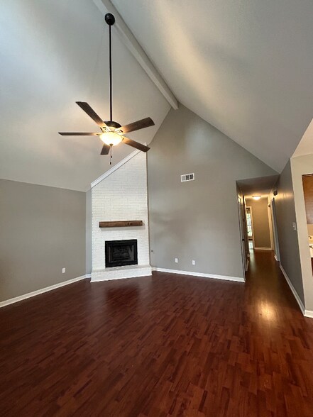 Building Photo - 6608 Sungate Dr S