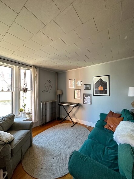 Building Photo - 31 Deering St