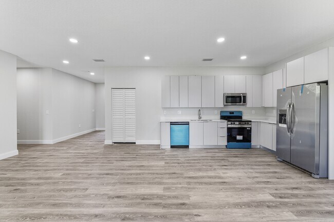 Building Photo - 1134 Sunrise Blvd