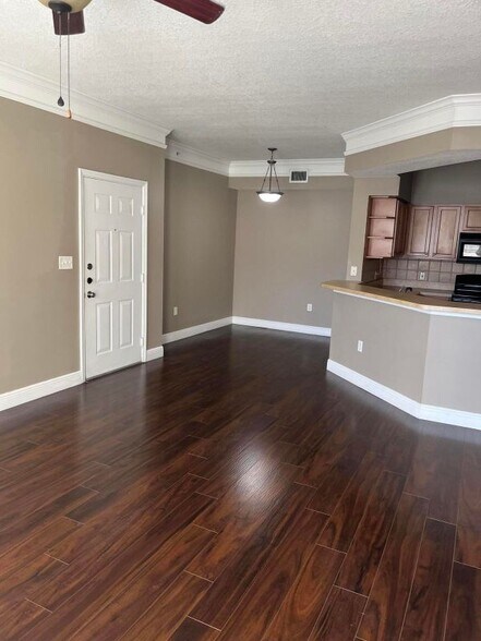 Building Photo - 9845 Baywinds Dr