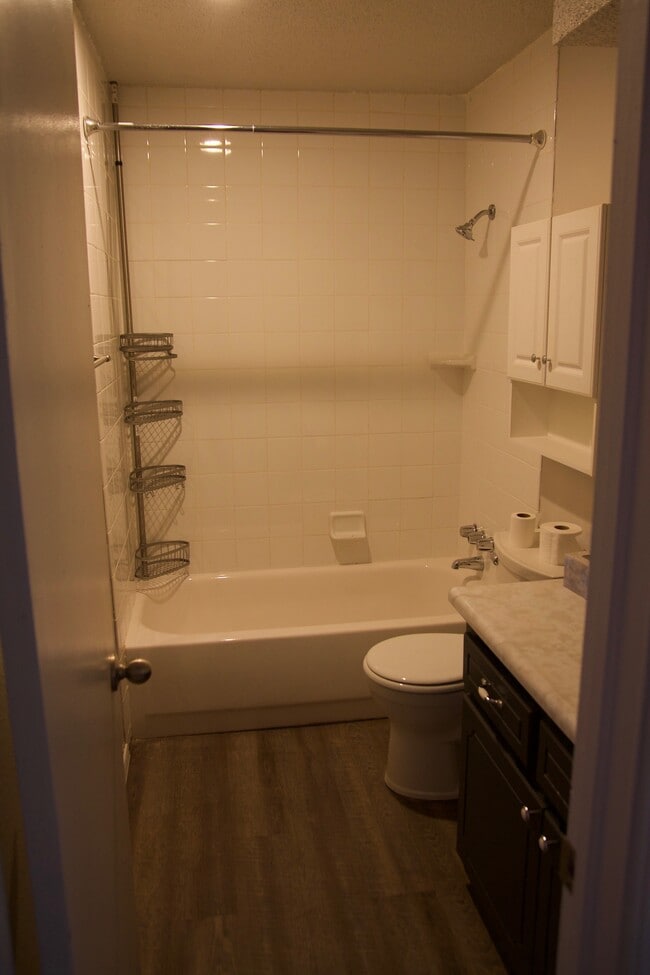 Building Photo - 2703 Del Casa Cir