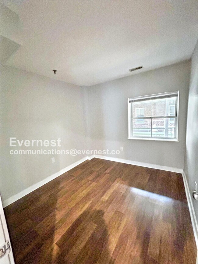 Building Photo - 315 N Spruce St