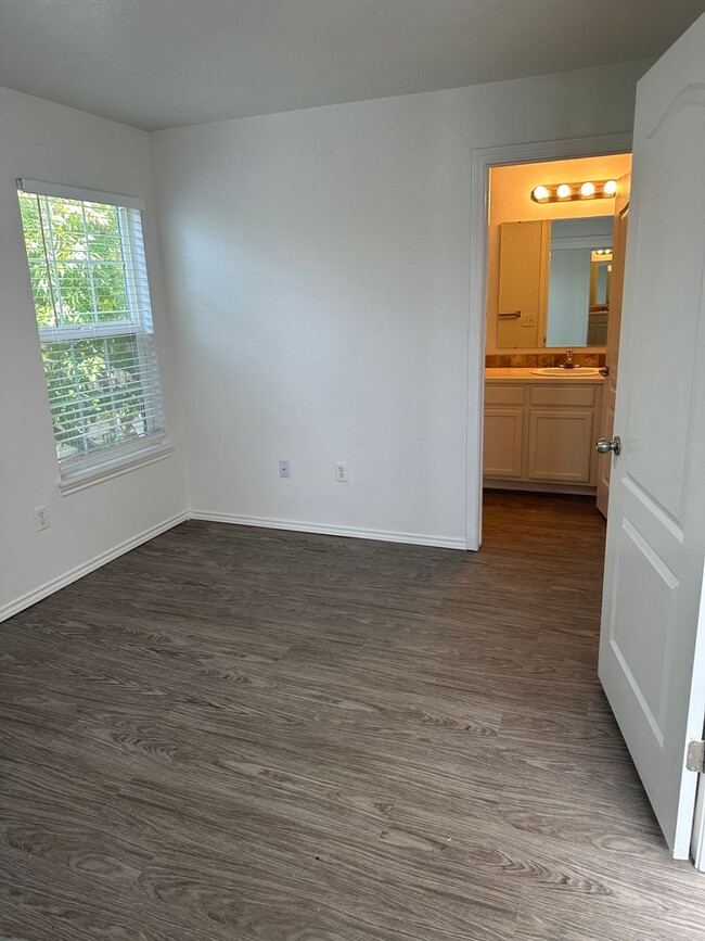 Building Photo - Remodeled 2-Bedroom/2-Bath Apartment