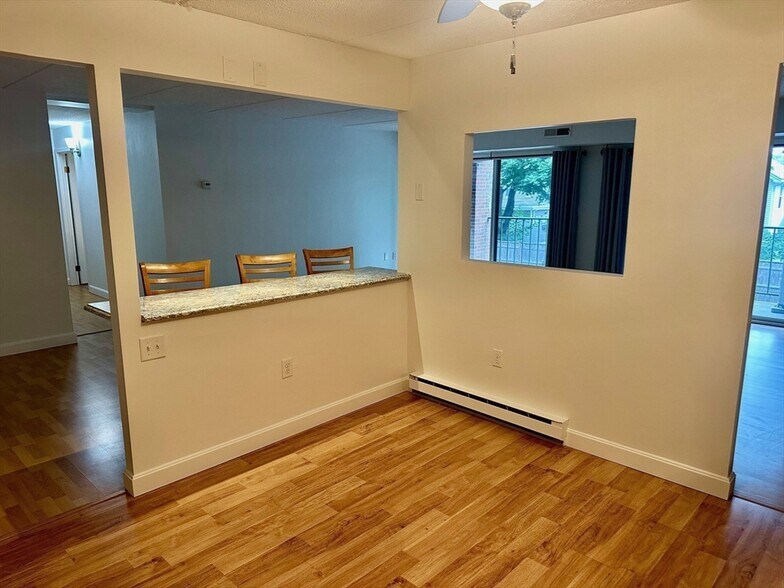 Building Photo - 146 Marble St