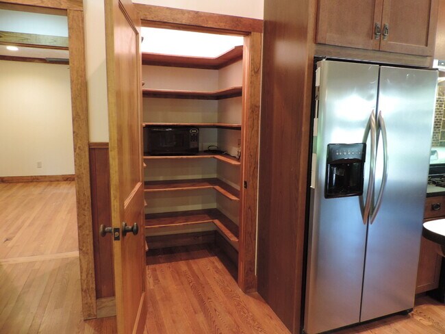 Building Photo - Beautiful Mission-Style Home! Lots of Yard for Play!