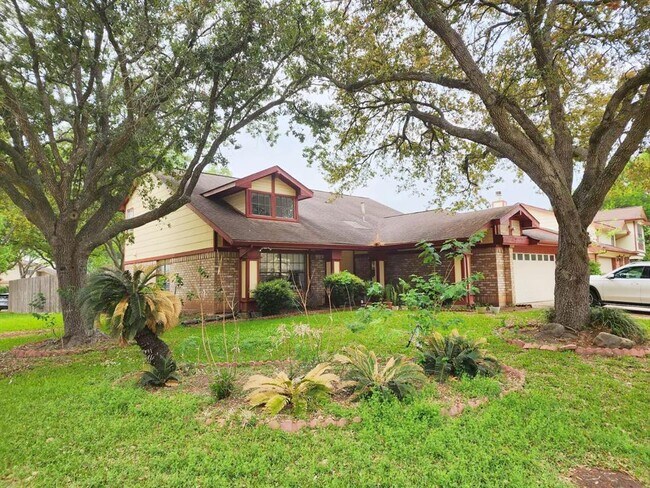 Building Photo - 2122 Braesmeadow Ln