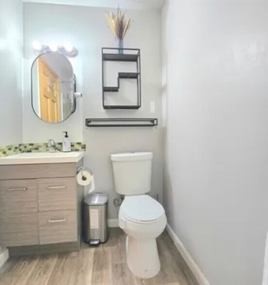 Building Photo - 319 Farmingdale Cir