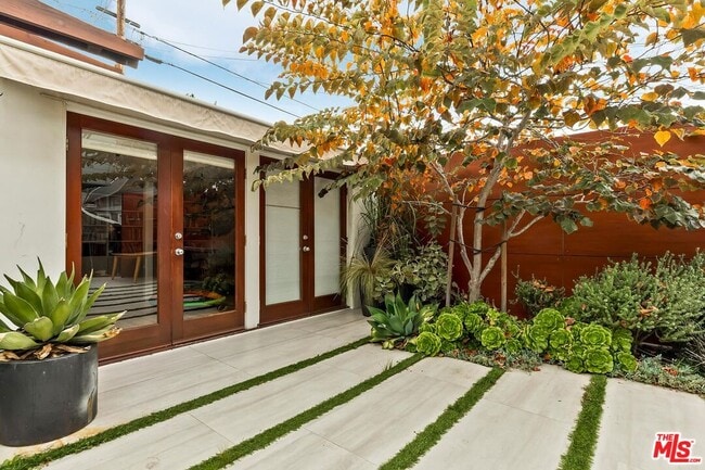 Building Photo - 1509 S Crest Dr