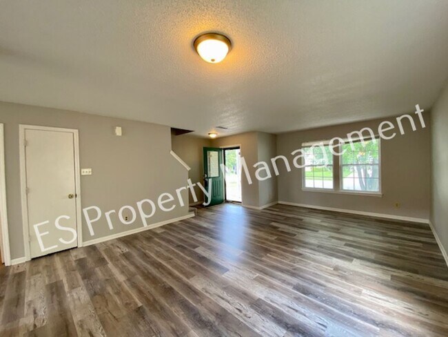 Building Photo - COMING SOON!! Gorgeous 3 Bedroom 2.5 Bath Home in Avon is Near Everything