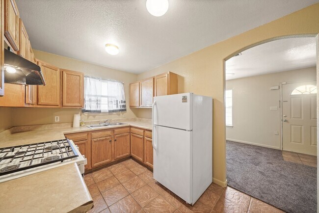 Building Photo - 4636 Mayflower St