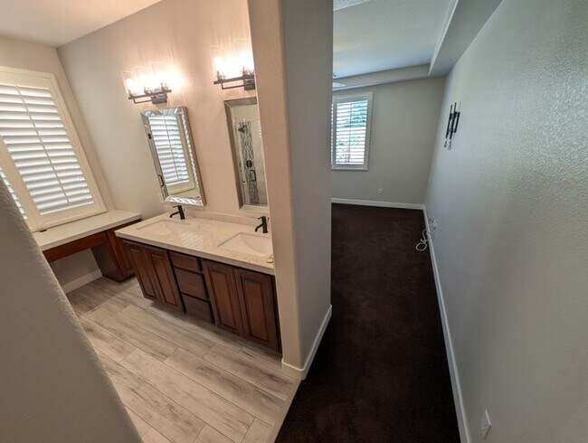 Building Photo - 1045 Ambrosia Dr