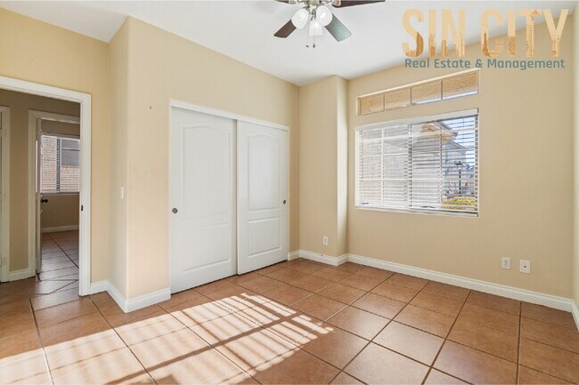 Building Photo - "Discover Comfort and Style: Spacious 4-Bed, 2-Bath Home in Las Vegas – 1835 Sq Ft of Inviting Li...