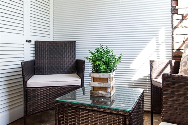 Building Photo - 4061 Lower Roswell Rd