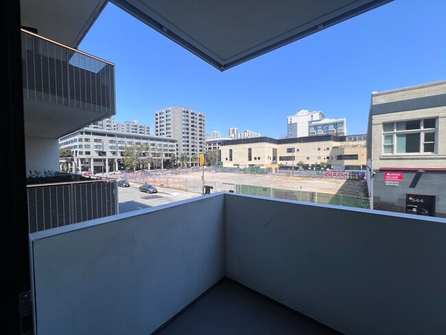 Building Photo - Epic REA - Newly Modern  2BR + 2BA in the ...