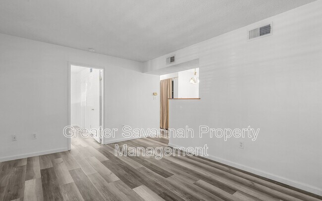 Building Photo - 401 N Cromwell Rd