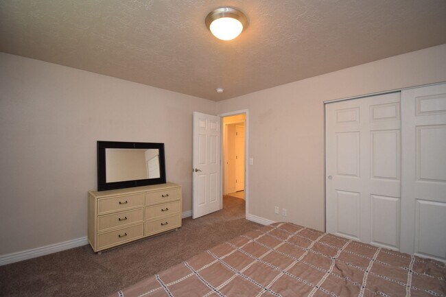 Building Photo - Charming West Jordan 4 Bed with Open Layout and Spacious Primary!!
