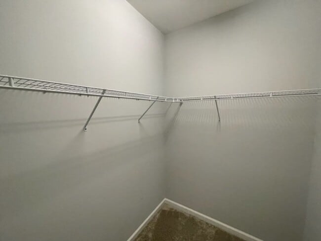 Building Photo - MOVE IN READY! Amazing end-unit townhome