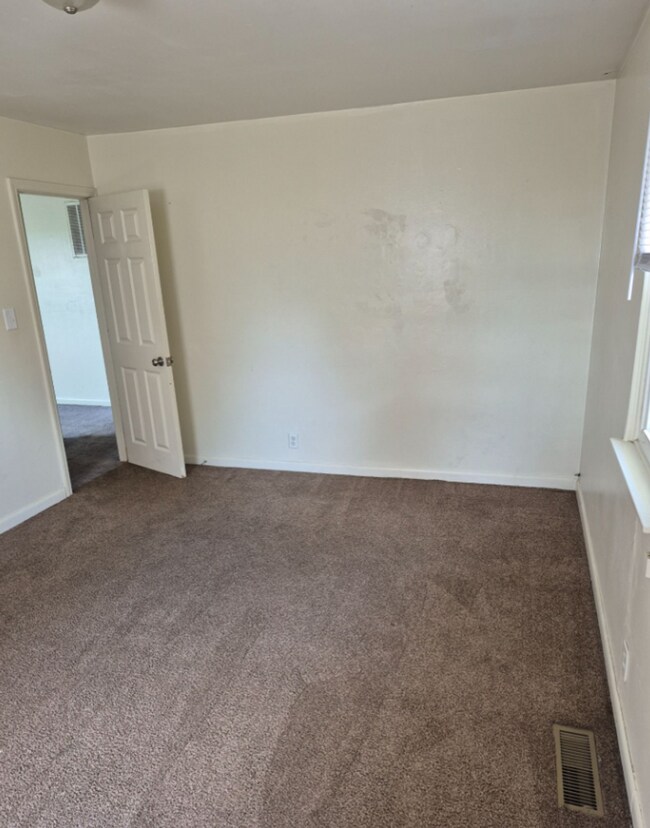 Building Photo - Charming 3-Bedroom Home with Garage & Private Backyard in Brookston, IN
