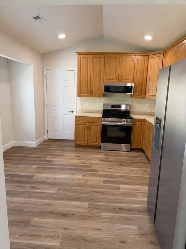 Building Photo - 419 Red Fox Trail
