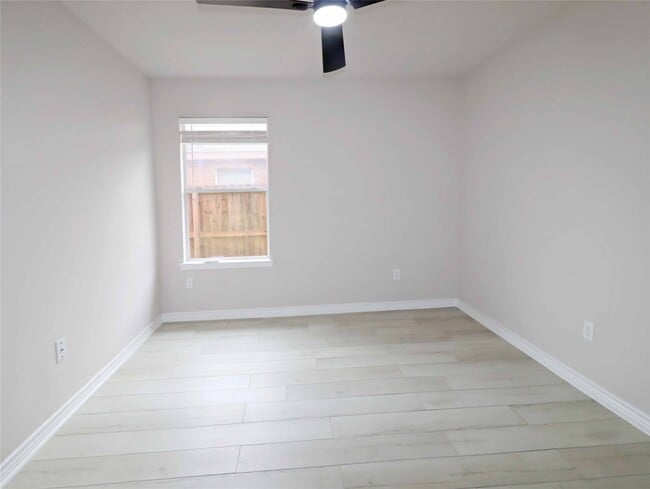Building Photo - 749 Grassy Knoll Trail