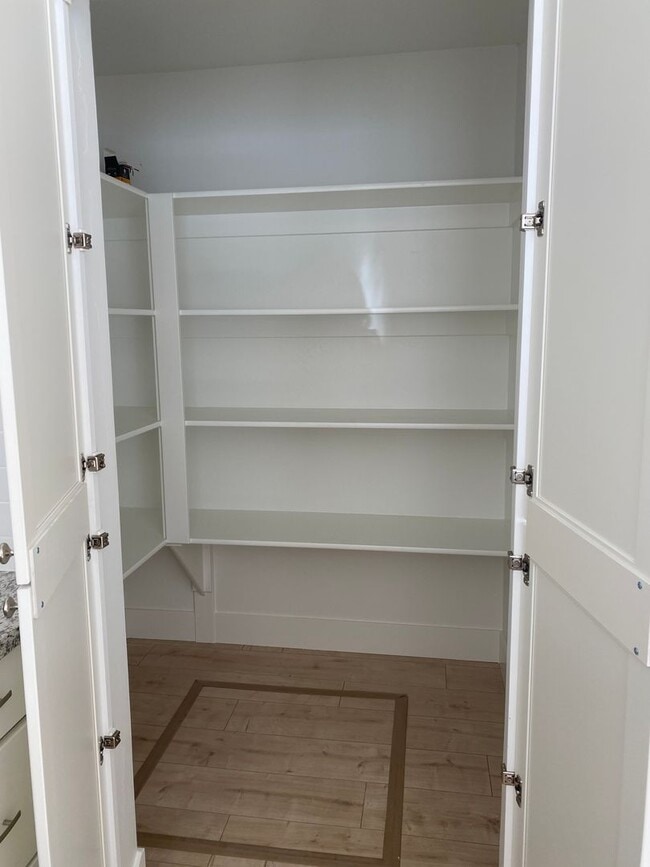 Building Photo - 3 BED, 2.5 BATH TOWNHOME IN SUGAR CITY WITH THE HOA and INTERNET INCLUDED!!