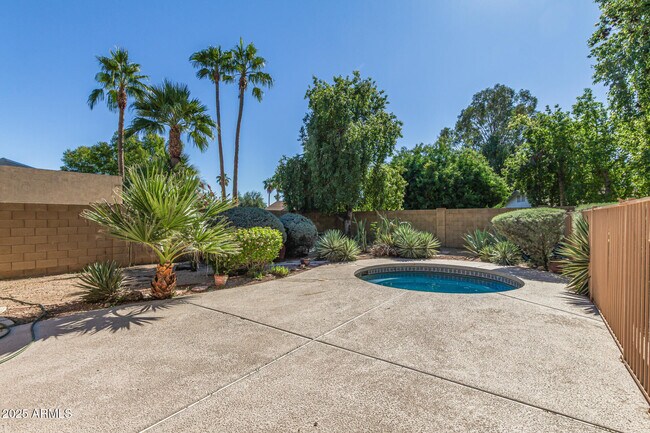 Building Photo - 5109 E Kathleen Rd