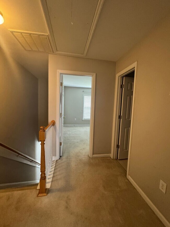 Building Photo - 320 Logmont Trace