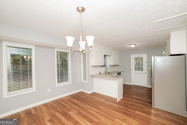 Building Photo - 6513 Mitchell Ln SW