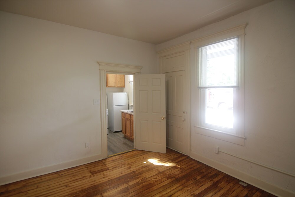 Building Photo - 424 Franklin Ave