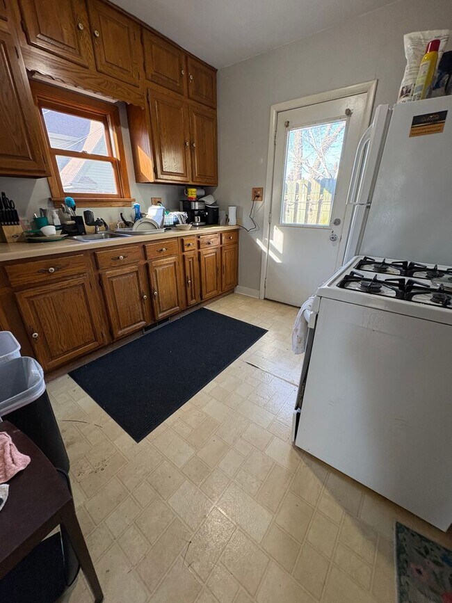 Building Photo - 1527 Ferry St