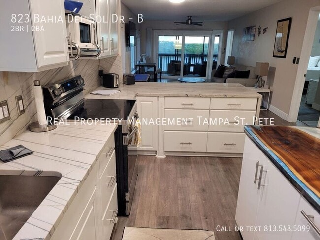 Building Photo - 823 Bahia Del Sol Dr