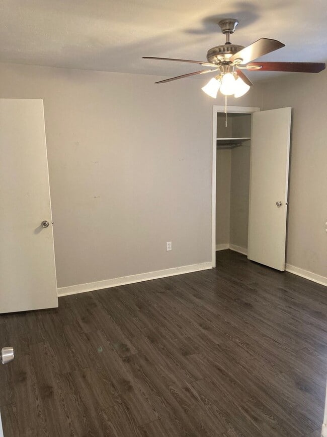 Building Photo - TWO BEDROOM, ONE BATH HOME